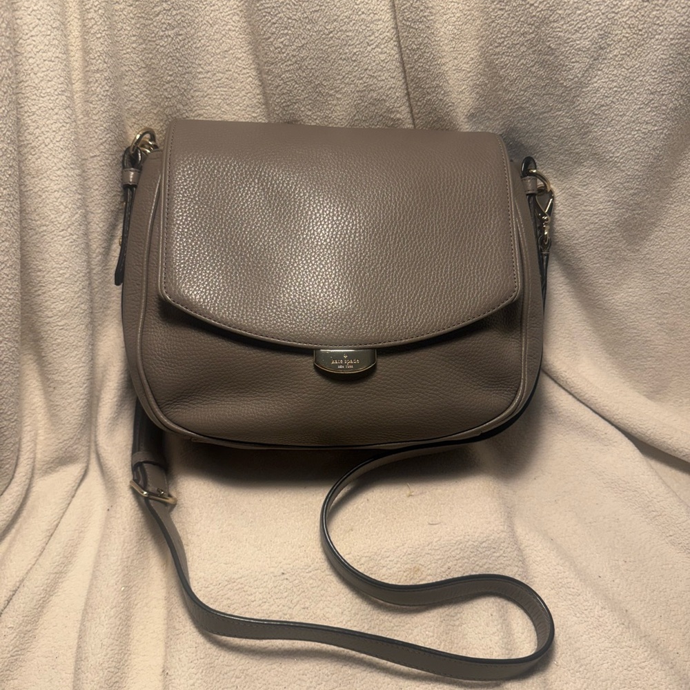 KATE SPADE GREY Pebbled Leather Crossbody Bag